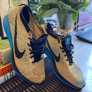 Nike Flyknit Race Boy’s size 6 W’s 8